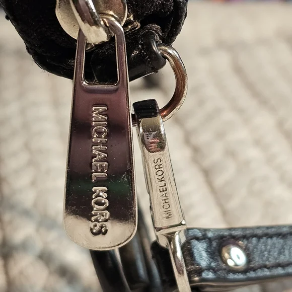 Michael Kors Jet Set Zip Around Textured Black Wallet - Picture 5 of 13